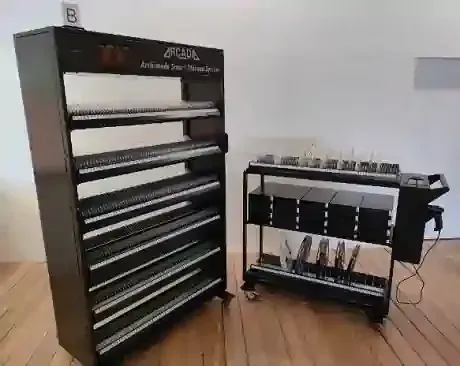 SMT SMART STORAGE SYSTEM

Module vertical pour le stockage de composants CMS
Trolley pour le chargement des P&P sur la ligne de production

Une gestion des composants ordonnée et connectée générera des gains de productivité pour votre entreprise.
Cela réd